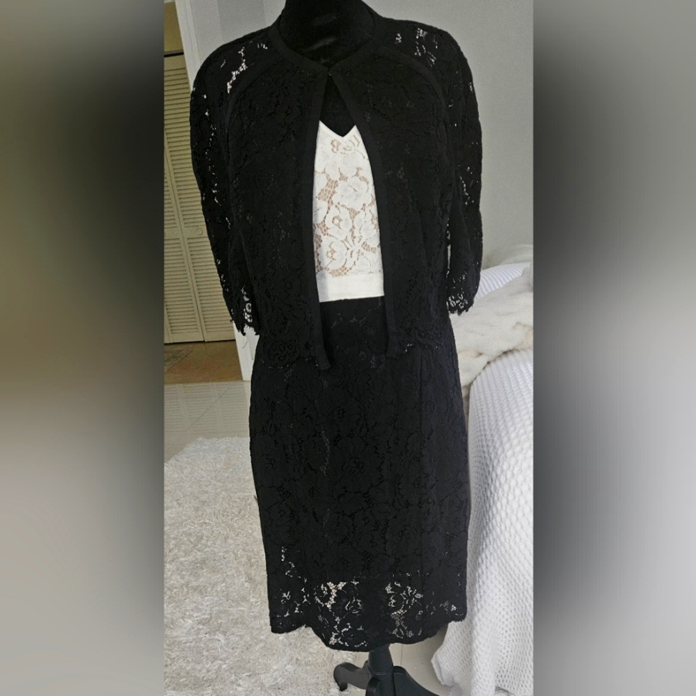 SLNY Size 6 Black & White